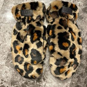 Ugg Leopard Mittens